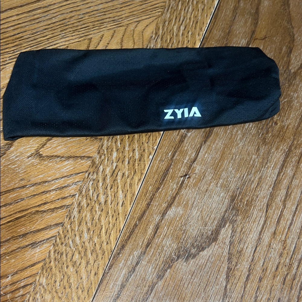 ZYIA Black Stretch Headband